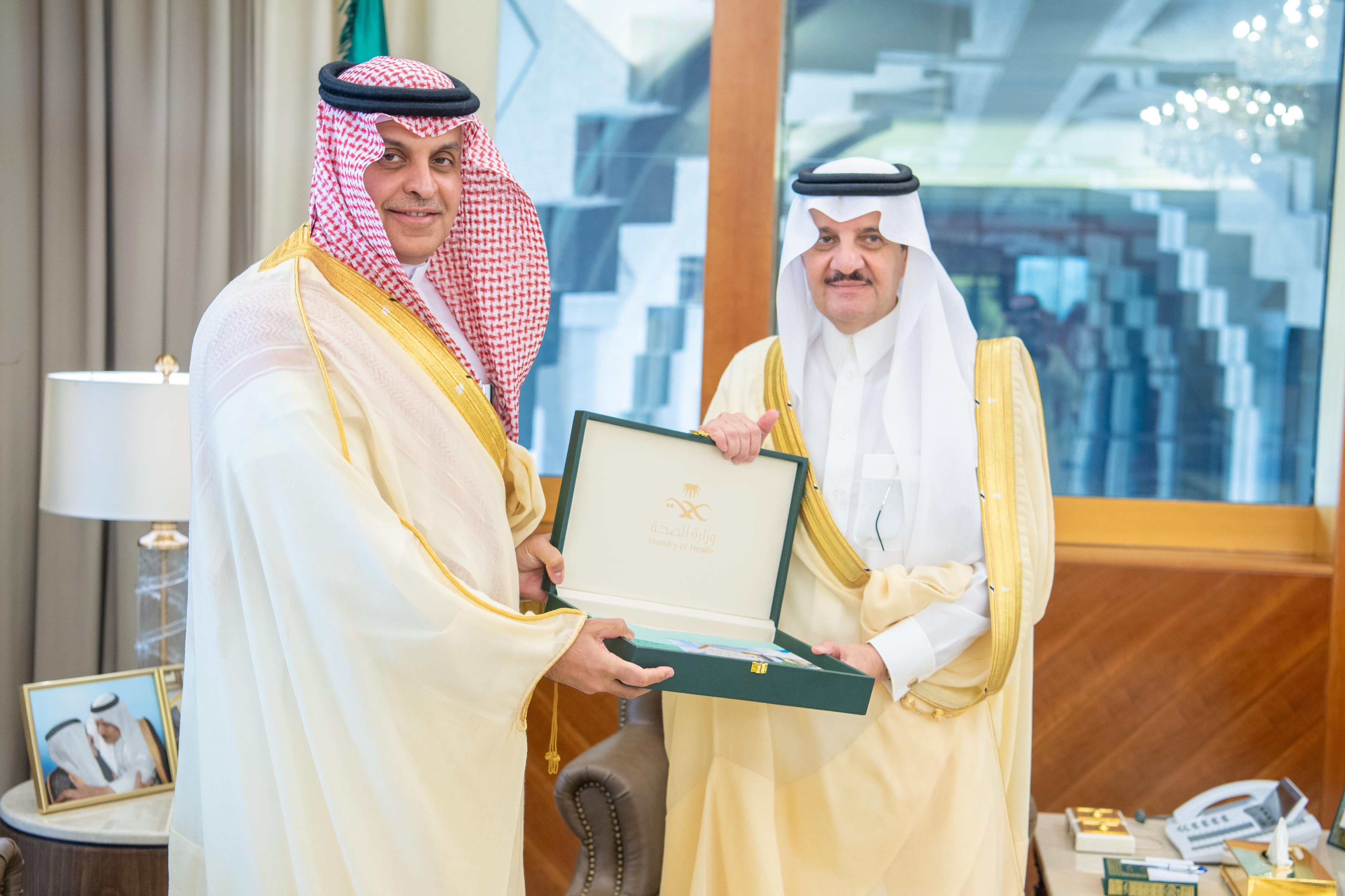 استقبل صاحب السمو الملكي الأمير سعود بن نايف بن عبدالعزيز آل سعود #أمير_المنطقة_الشرقية صباح اليوم، سعادة مدير عام فرع وزارة الصحة بالمنطقة الشرقية أ.د.فارس بن عايض الهمزاني، وعدد من قيادات الفرع، حيث قدم لسموّه التقرير السنوي لفرع الوزارة بالمنطقة للعام 2024م.    #فرع_وزارة_الصحة_بالمنطقة_الشرقية  #صحة_الشرقية